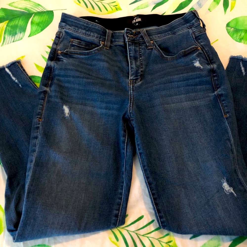 EUC Distressed Ankle Jeans